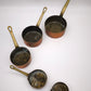 90447 Set di 5 pentolini vintage in rame francese con manico in ottone, XX secolo