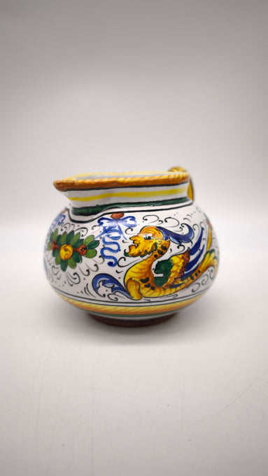 83 Set teiera, lattiera e 4 tazze con piattino in ceramica Deruta