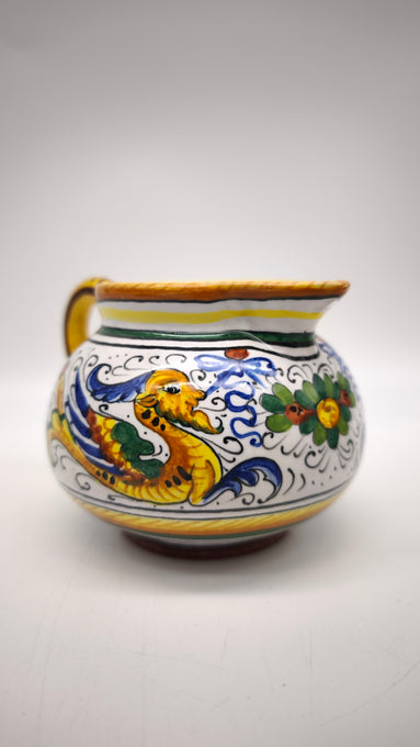 83 Set teiera, lattiera e 4 tazze con piattino in ceramica Deruta