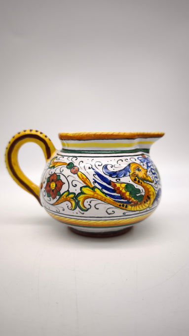 83 Set teiera, lattiera e 4 tazze con piattino in ceramica Deruta