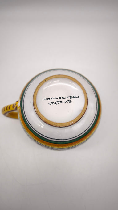 83 Set teiera, lattiera e 4 tazze con piattino in ceramica Deruta