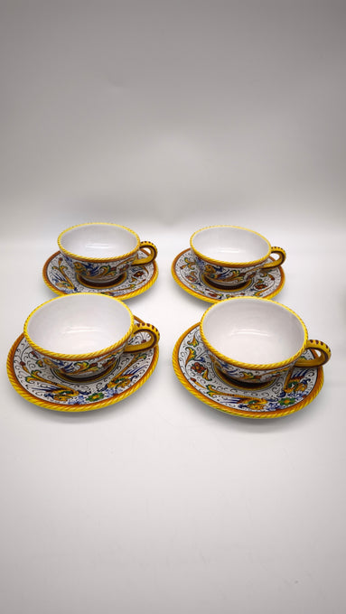 83 Set teiera, lattiera e 4 tazze con piattino in ceramica Deruta