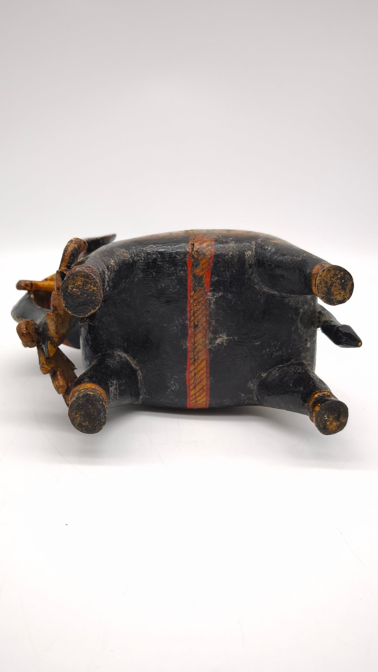 15 Elefante in legno decorato