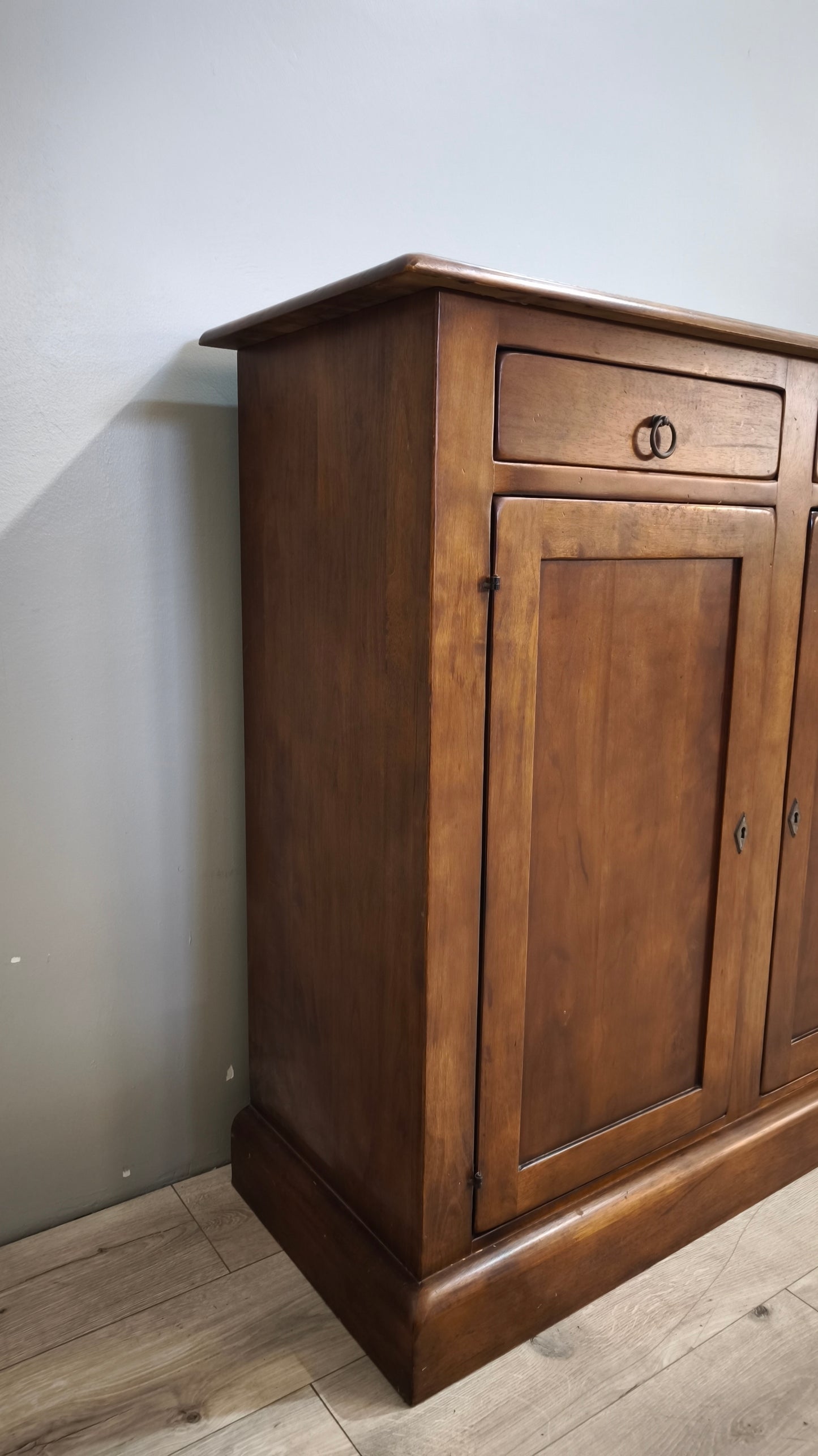 91728 Servante in legno con quattro sportelli