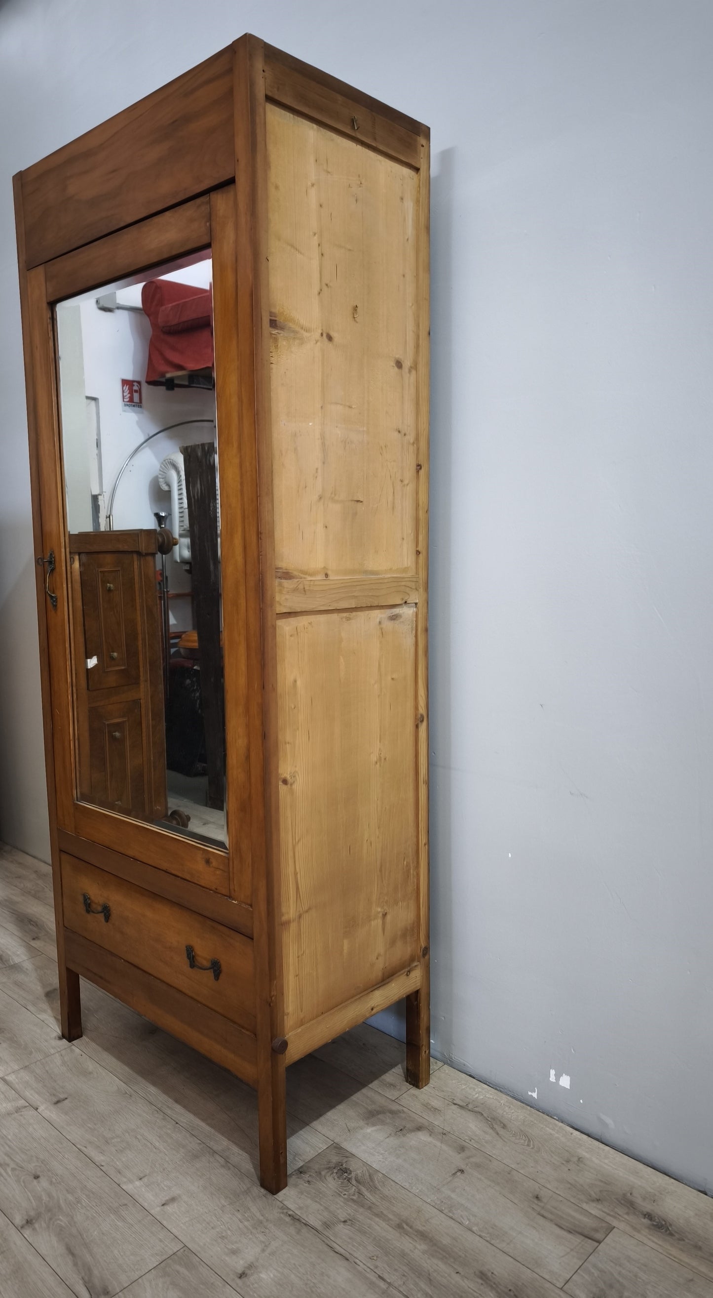 90304 Armadio in legno con un'anta a specchio