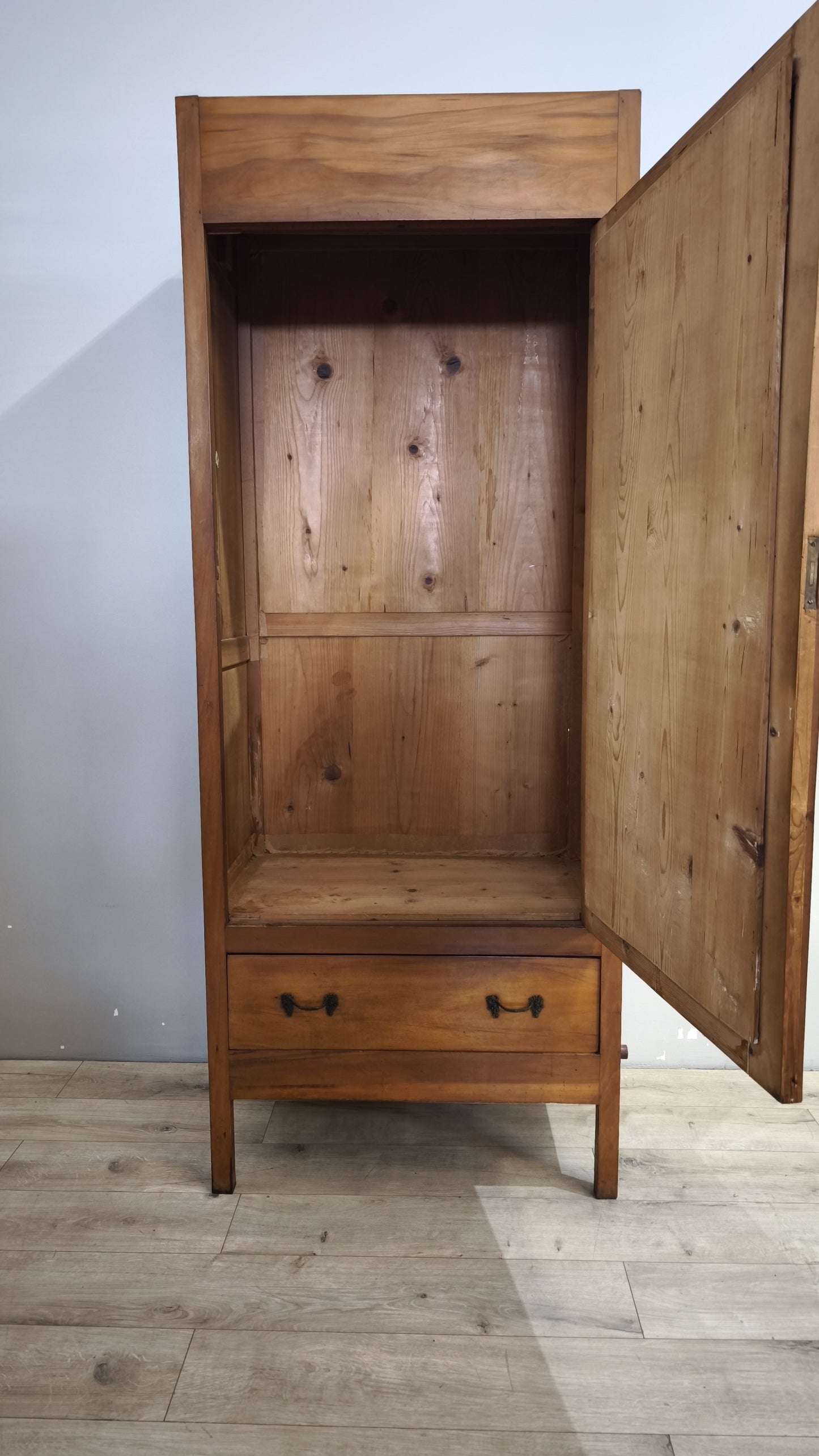 90304 Armadio in legno con un'anta a specchio