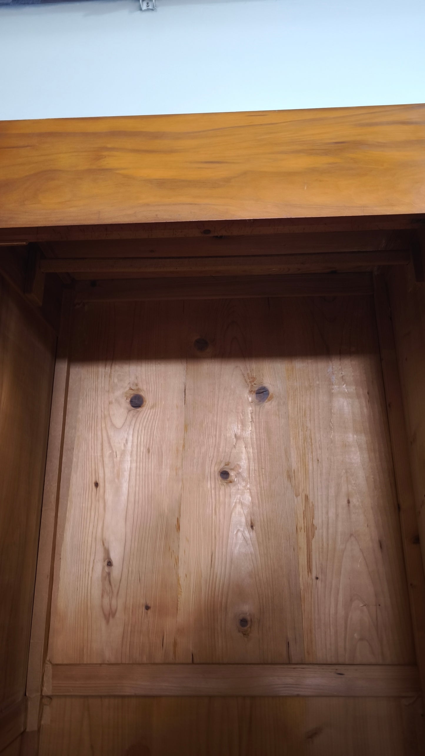 90304 Armadio in legno con un'anta a specchio