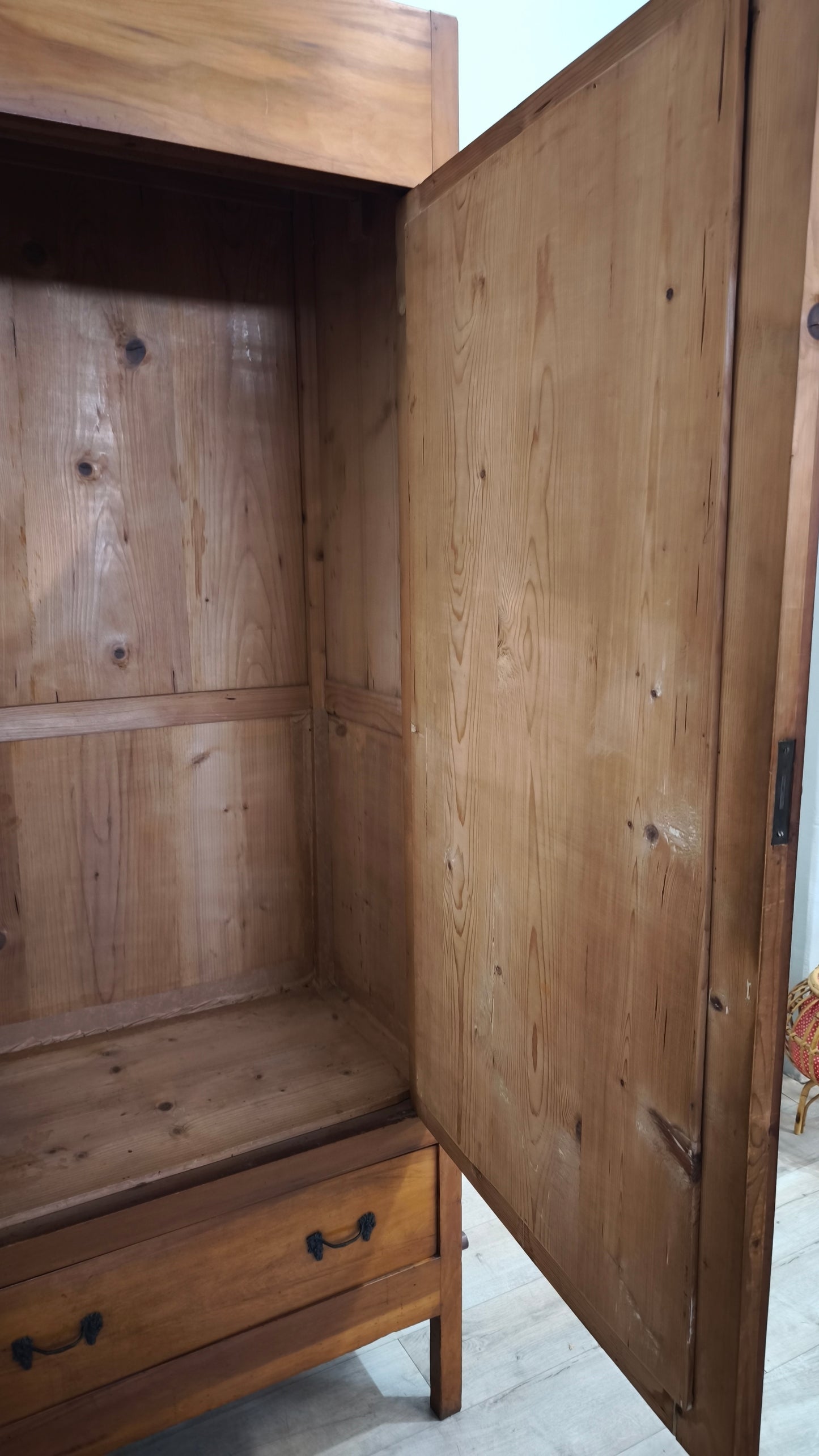 90304 Armadio in legno con un'anta a specchio