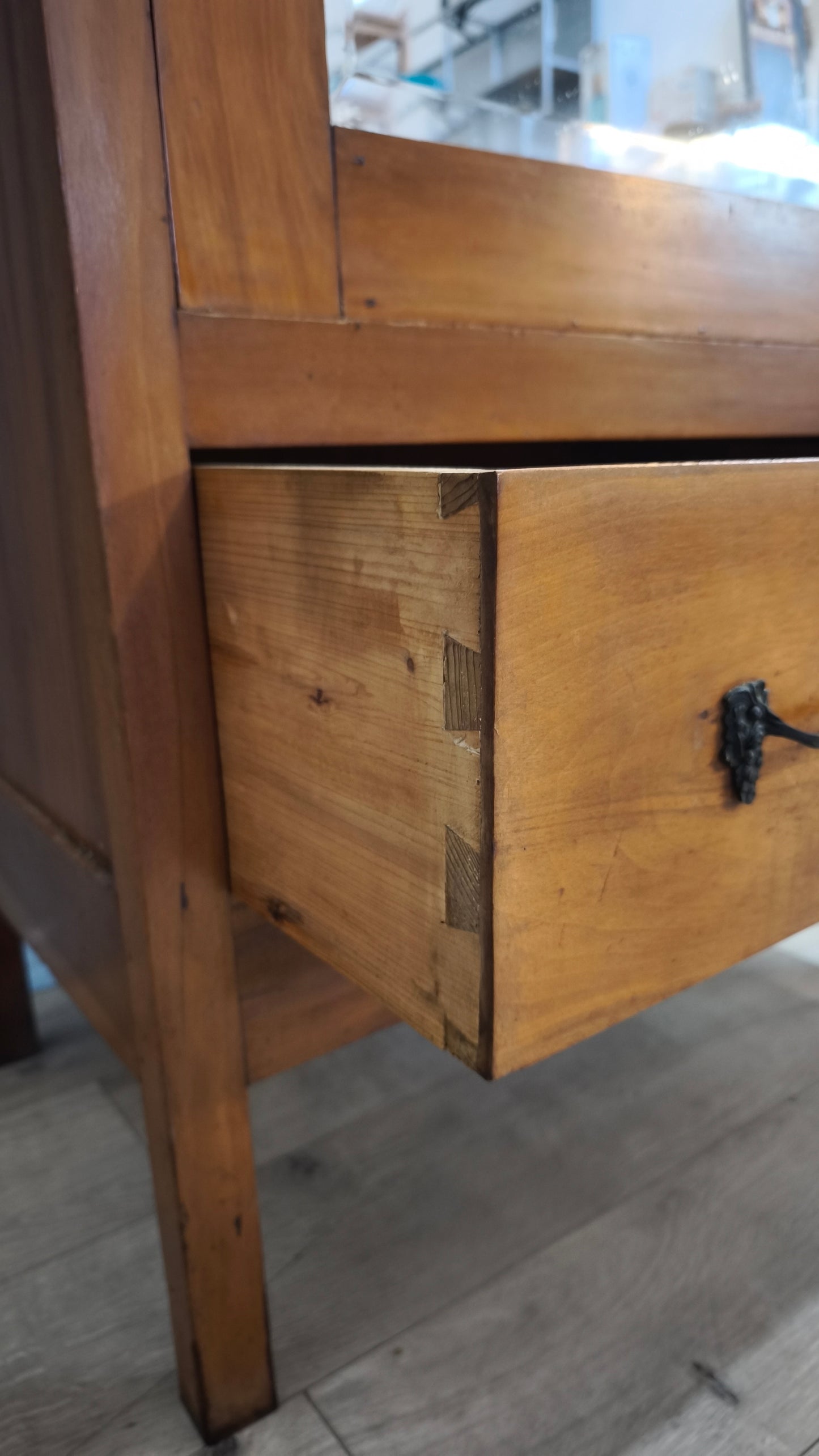 90304 Armadio in legno con un'anta a specchio