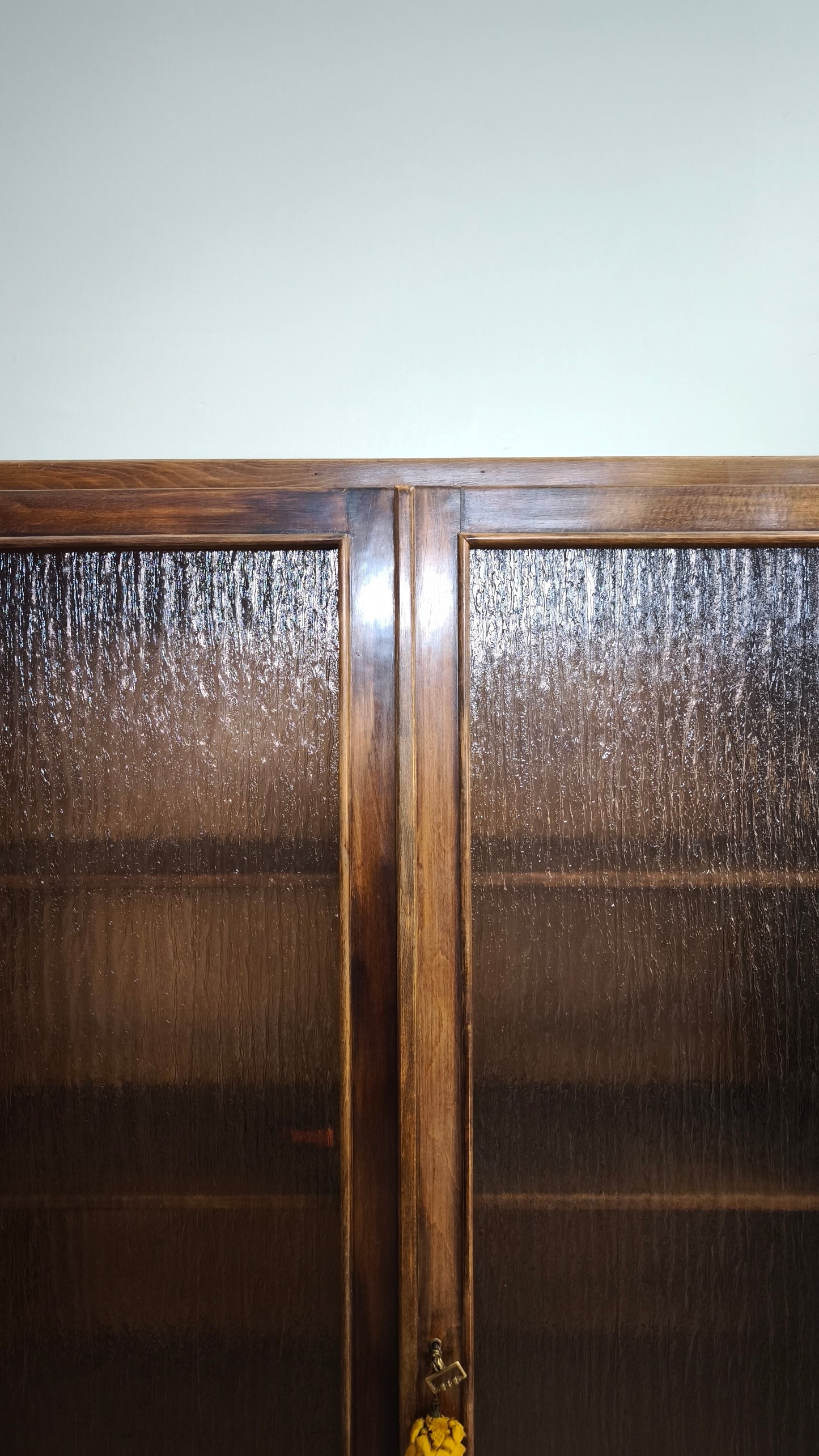 90307 Vetrina in legno due ante