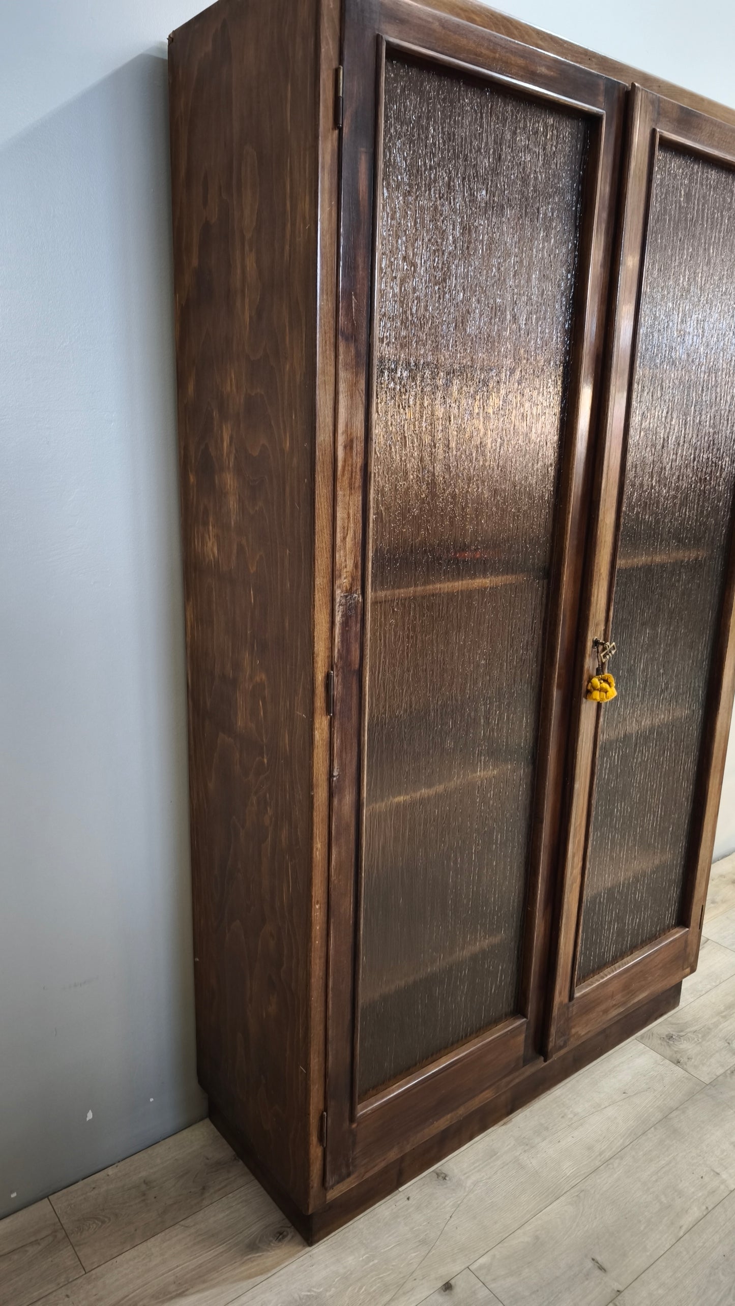 90307 Vetrina in legno due ante