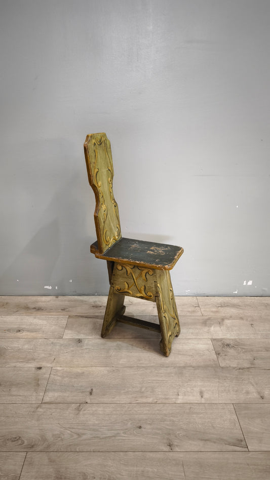 90482 Antica sedia in legno dipinta