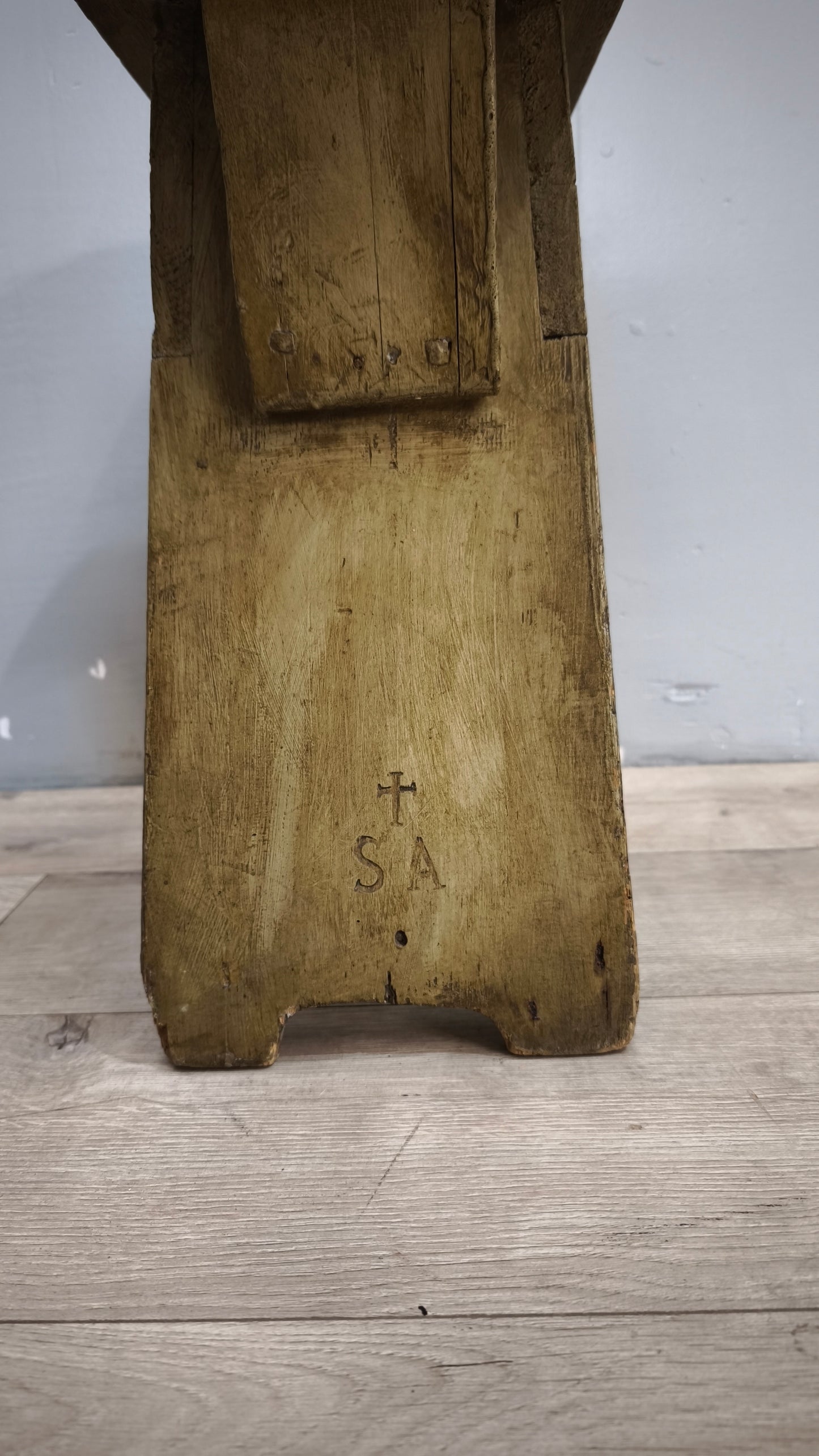 90482 Antica sedia in legno dipinta