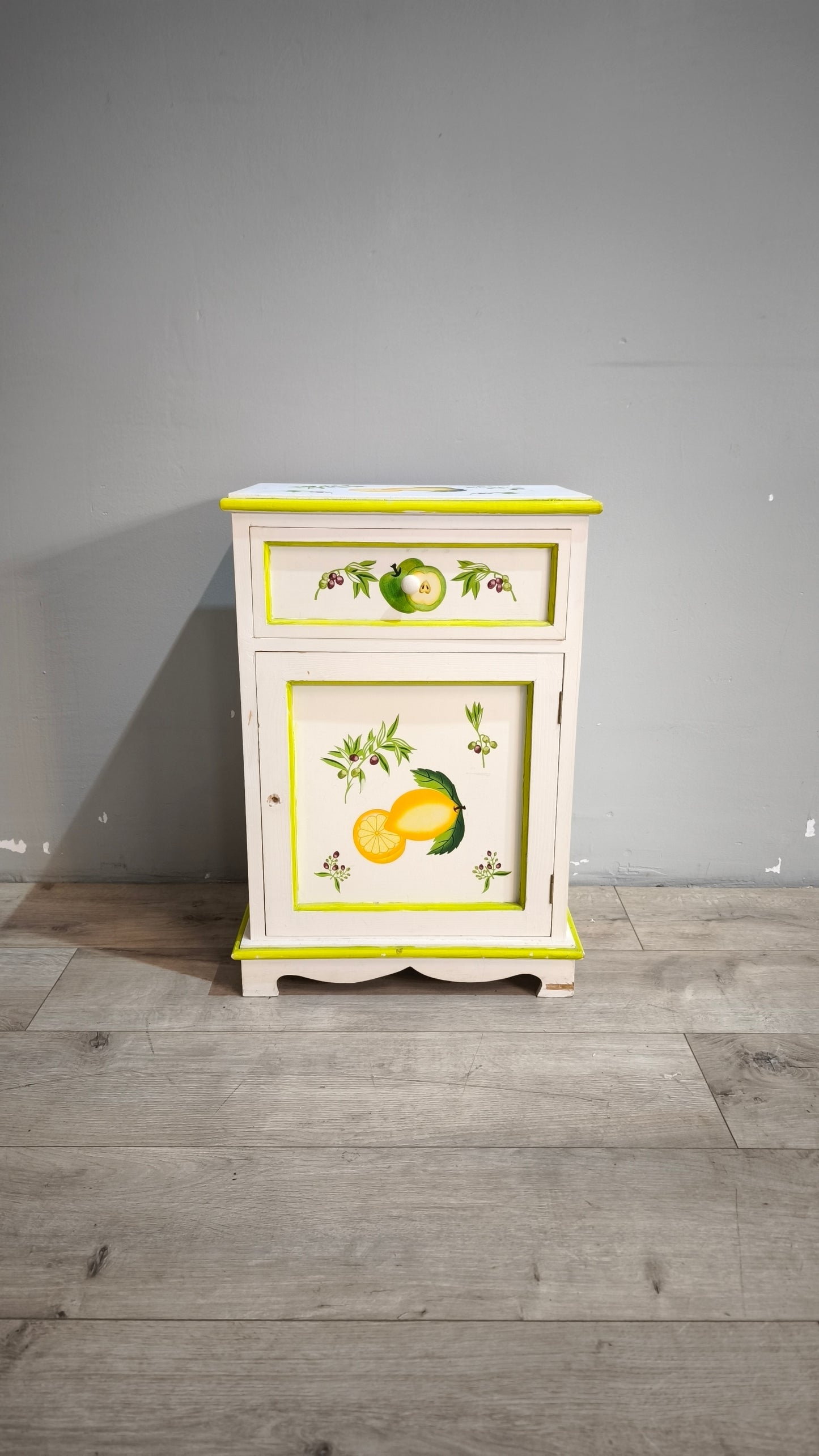 90488 Mobile un cassetto e uno sportello con decorazione limoni