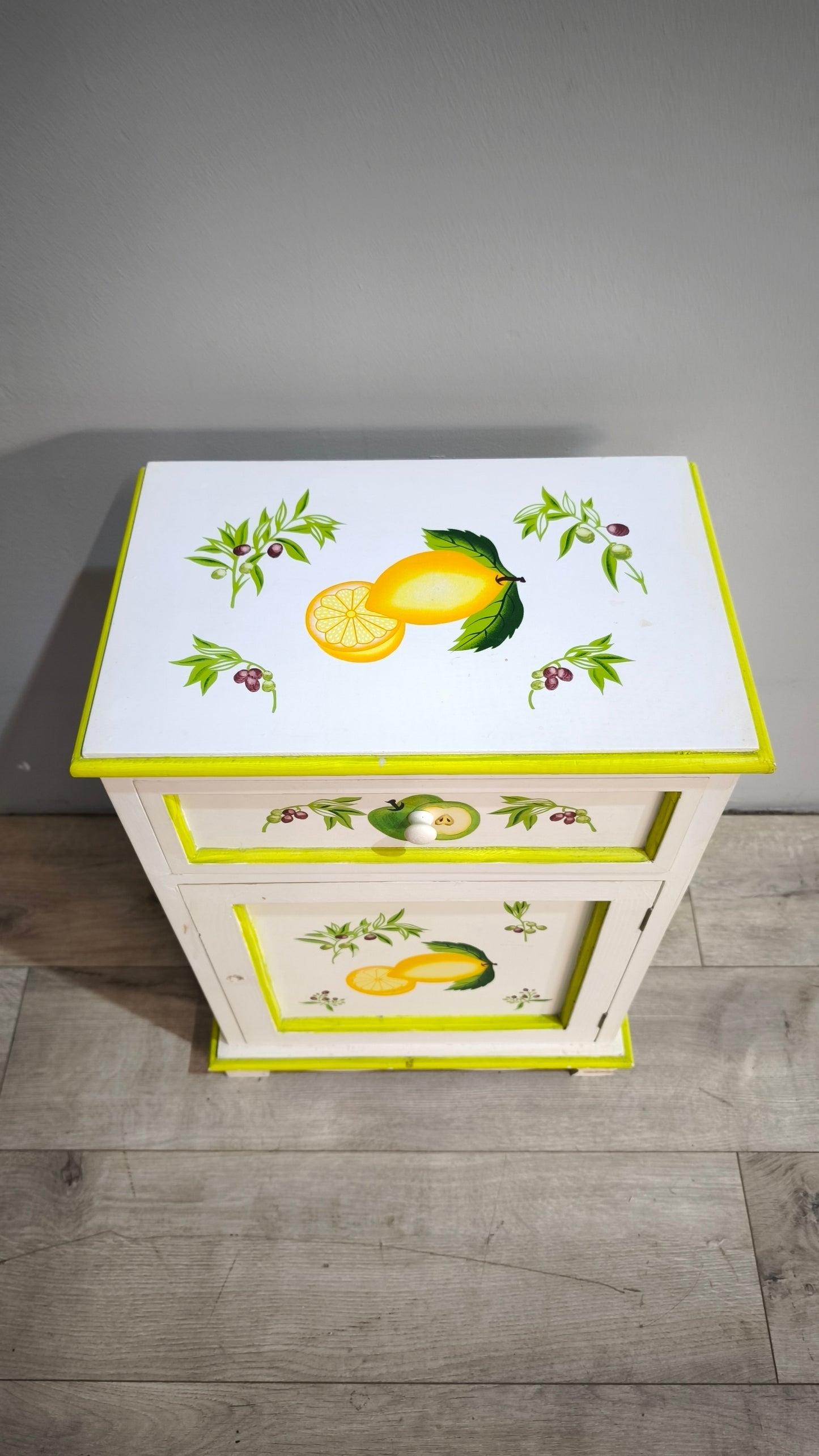 90488 Mobile un cassetto e uno sportello con decorazione limoni