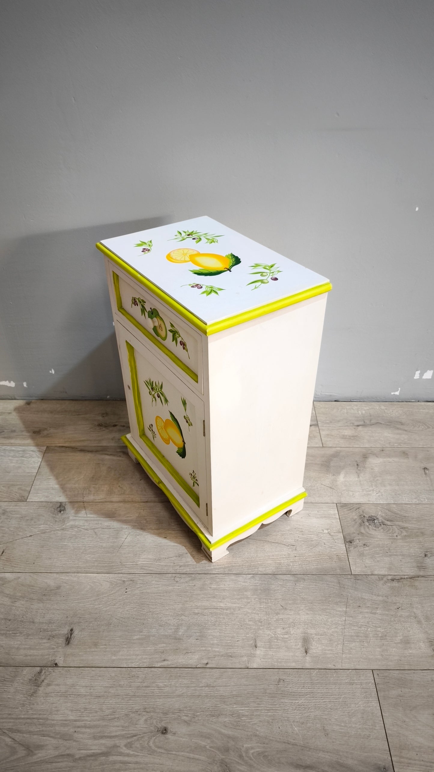 90488 Mobile un cassetto e uno sportello con decorazione limoni