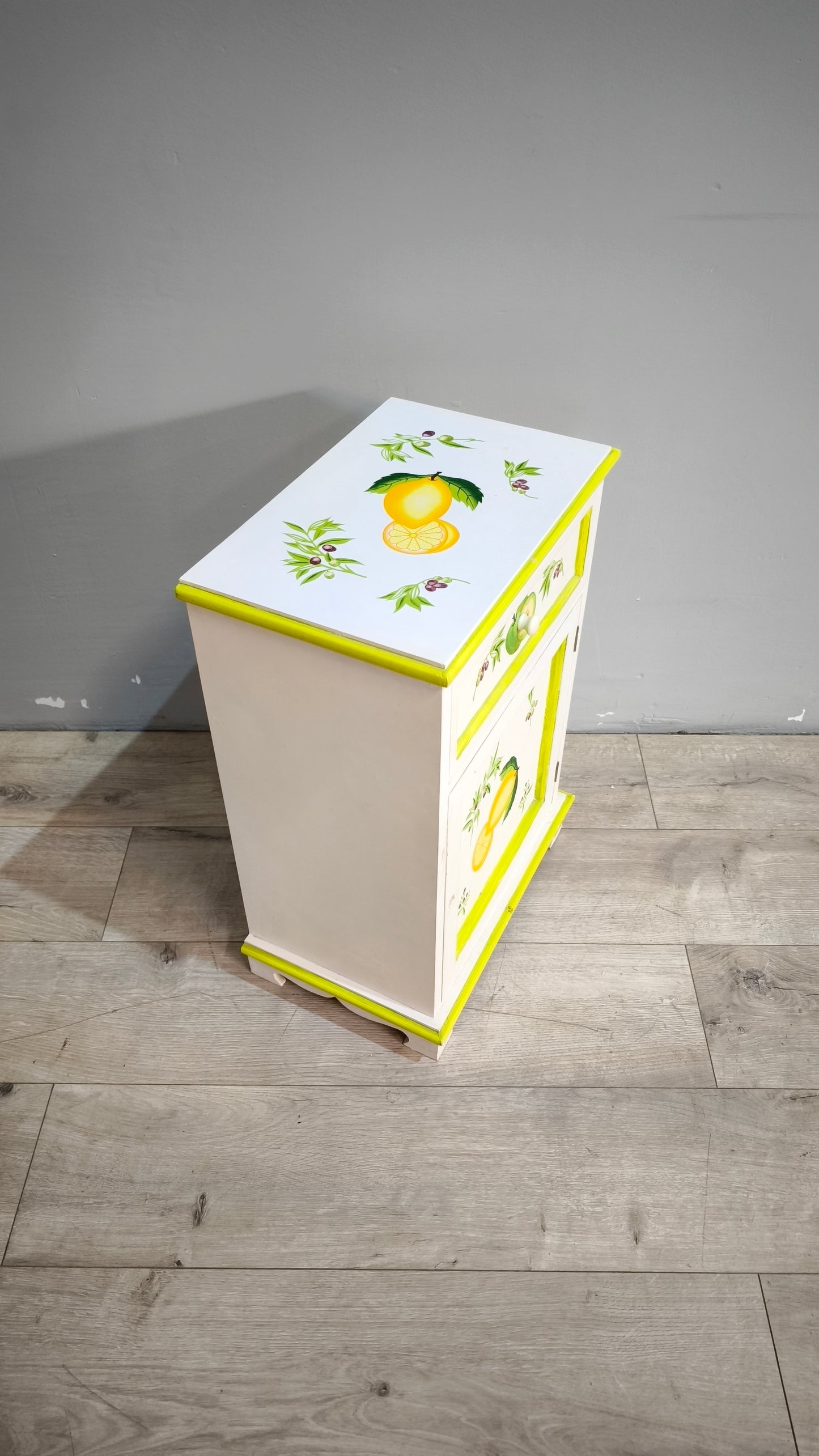 90488 Mobile un cassetto e uno sportello con decorazione limoni