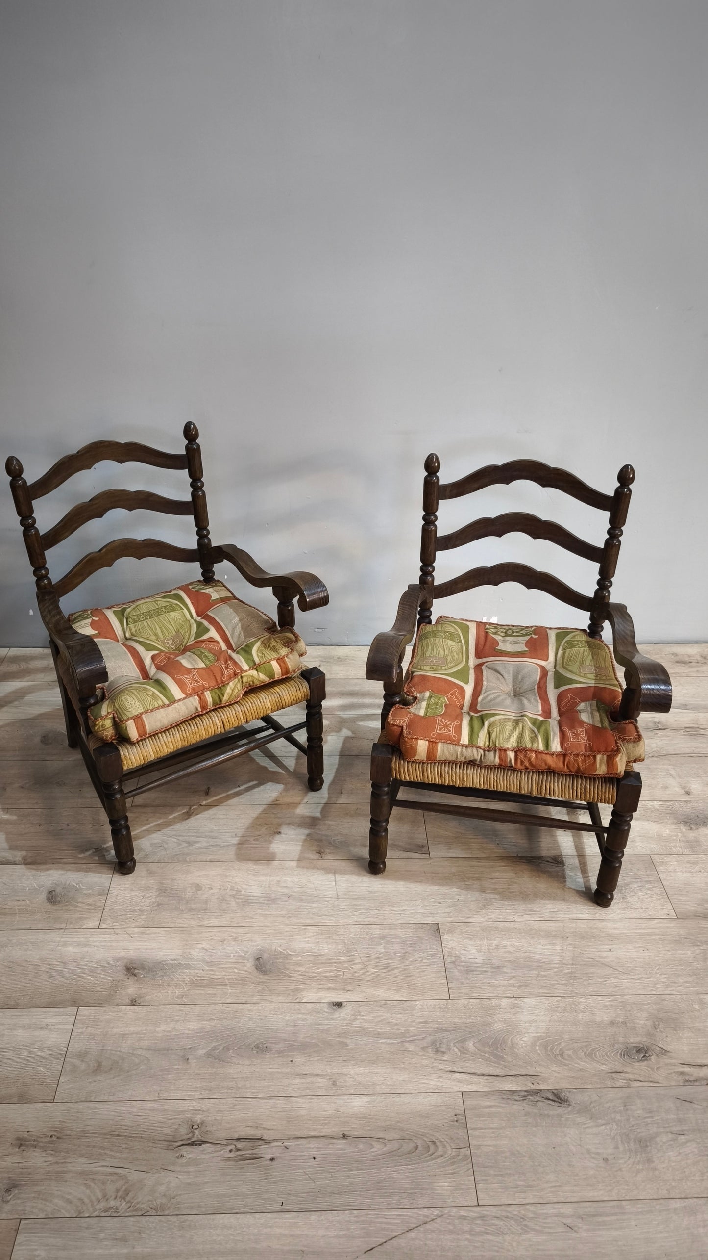 91737 Coppia di poltroncine in legno e paglia