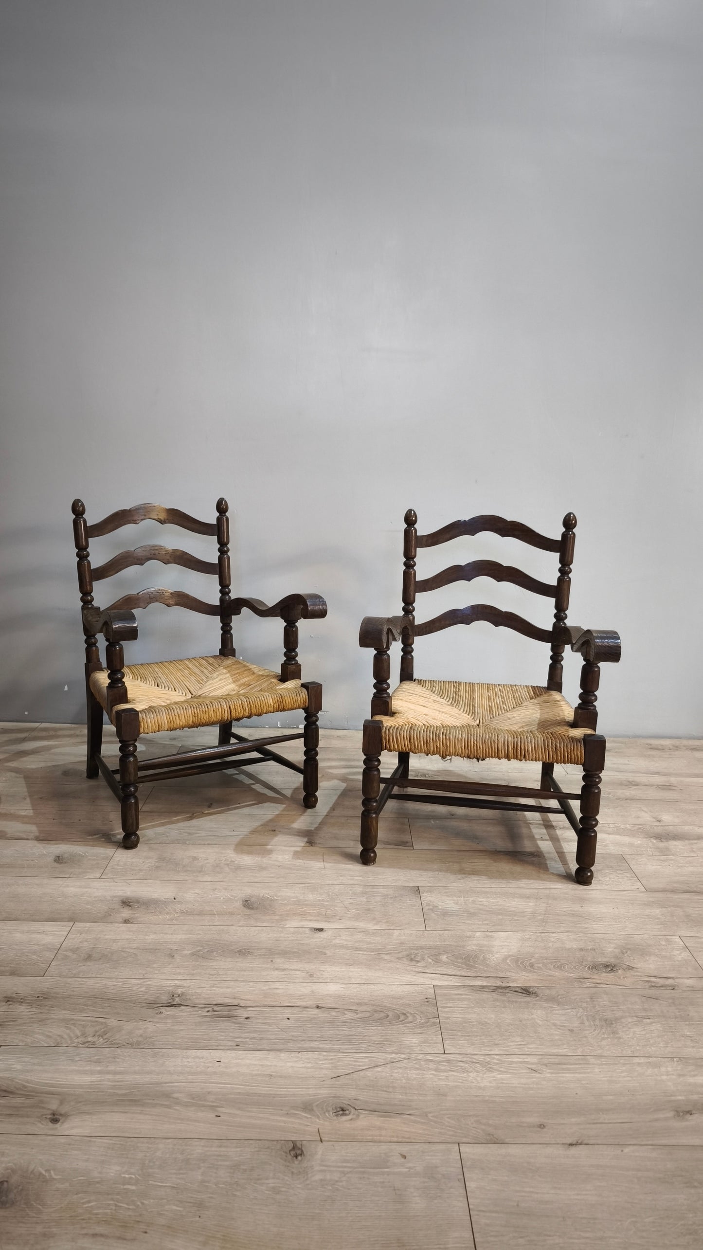 91737 Coppia di poltroncine in legno e paglia