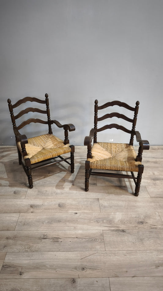 22 Coppia di poltroncine in legno e paglia
