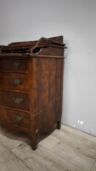 24 Scrittoio con cassettiera in legno