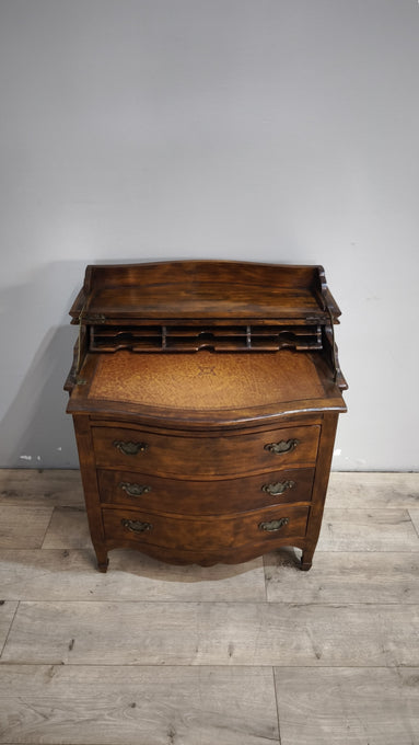24 Scrittoio con cassettiera in legno