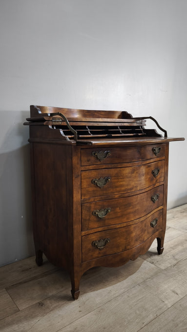 24 Scrittoio con cassettiera in legno