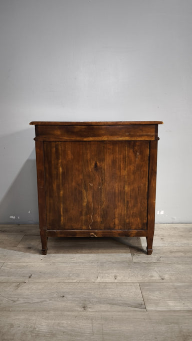 24 Scrittoio con cassettiera in legno