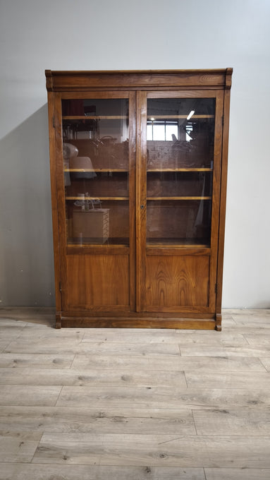 25 Vetrina in legno massello di rovere