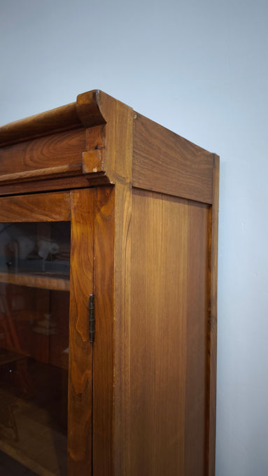 25 Vetrina in legno massello di rovere