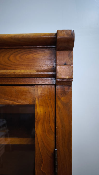 25 Vetrina in legno massello di rovere