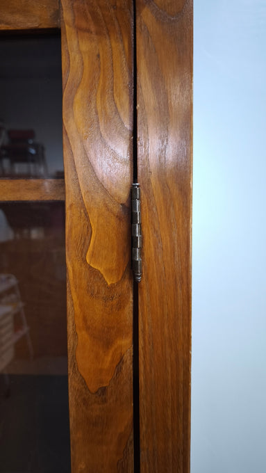 25 Vetrina in legno massello di rovere