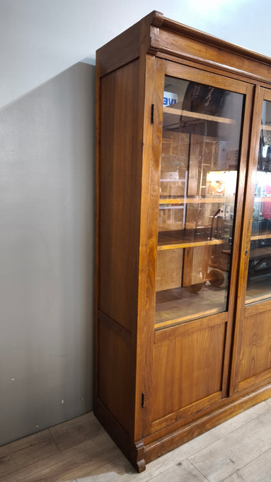 25 Vetrina in legno massello di rovere