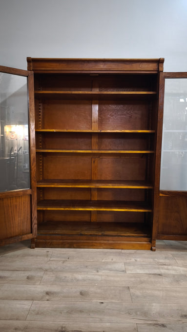 25 Vetrina in legno massello di rovere