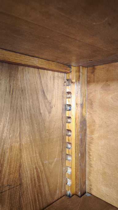 25 Vetrina in legno massello di rovere