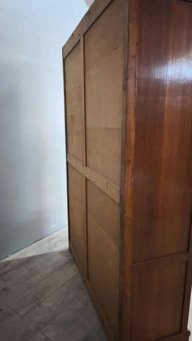 25 Vetrina in legno massello di rovere