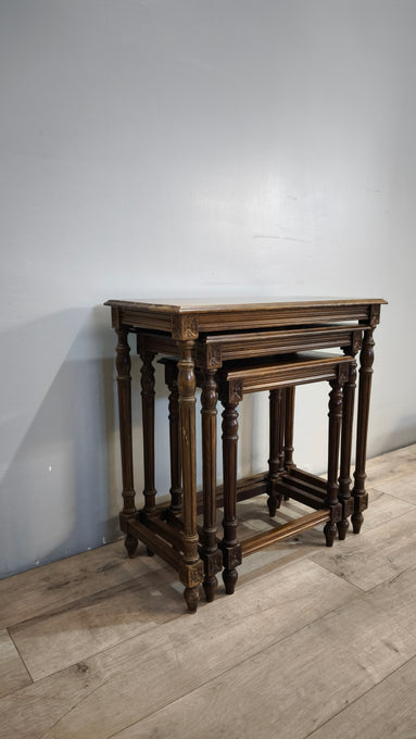 90518 Trittico di tavolini da salotto in legno