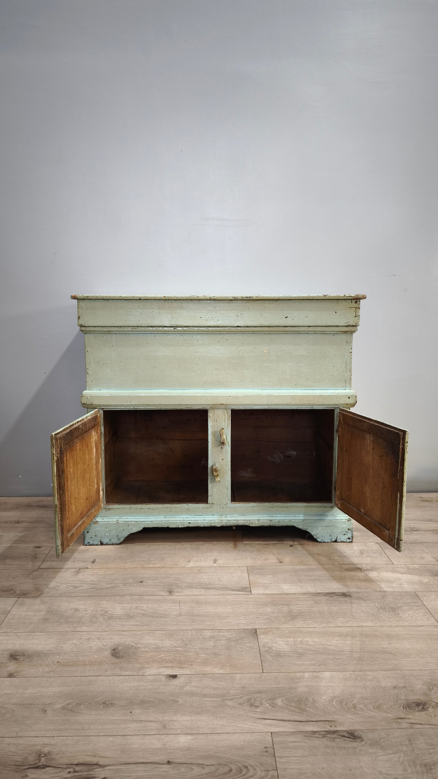 91725 Madia in legno dipinta verde chiaro