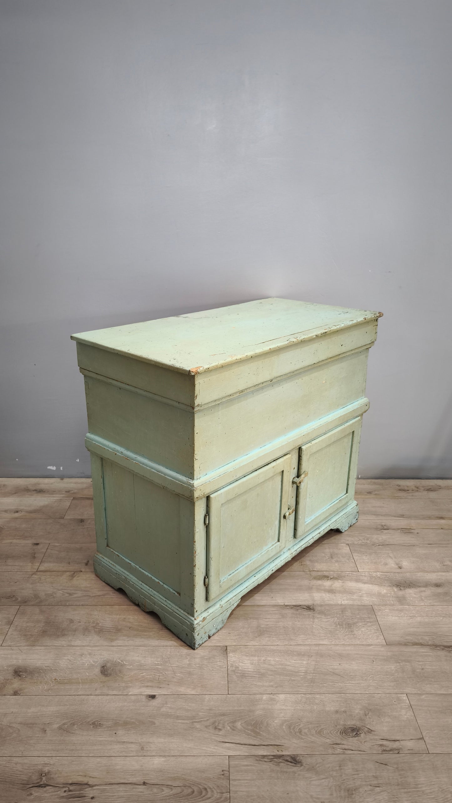 91725 Madia in legno dipinta verde chiaro