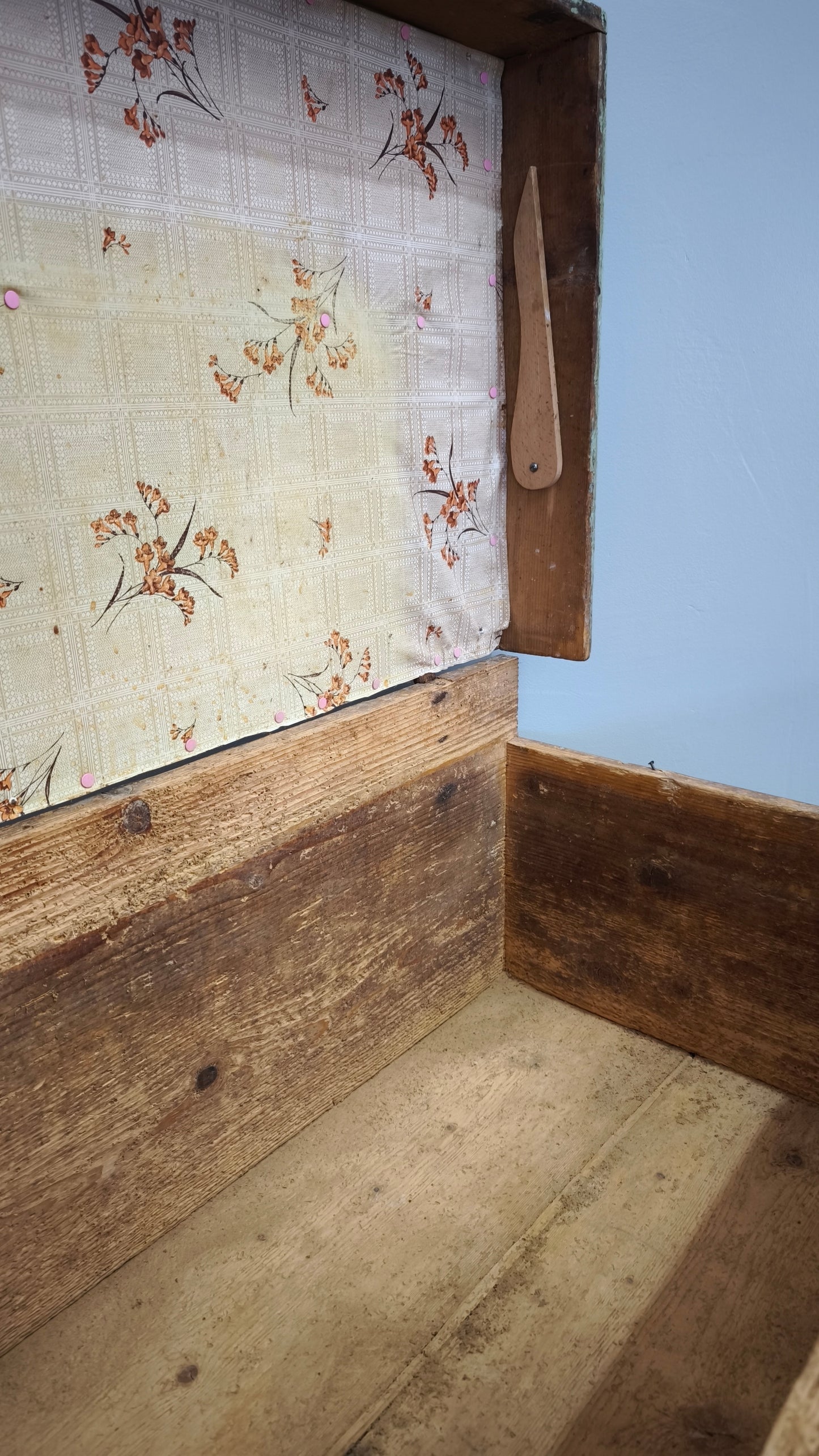 91725 Madia in legno dipinta verde chiaro