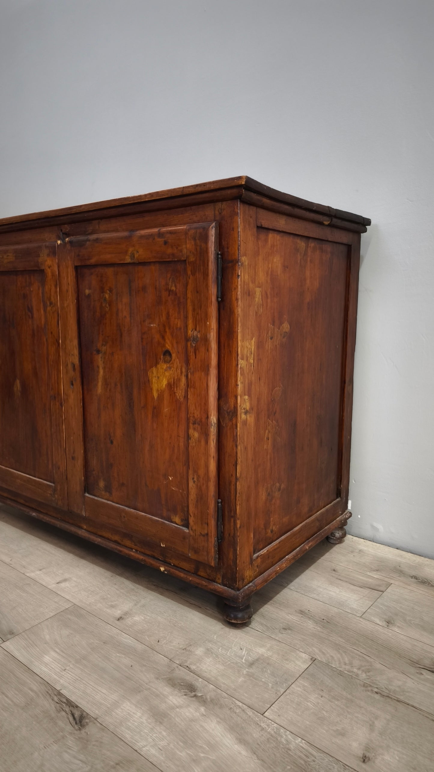 91726 Credenza madia in legno massello due sportelli
