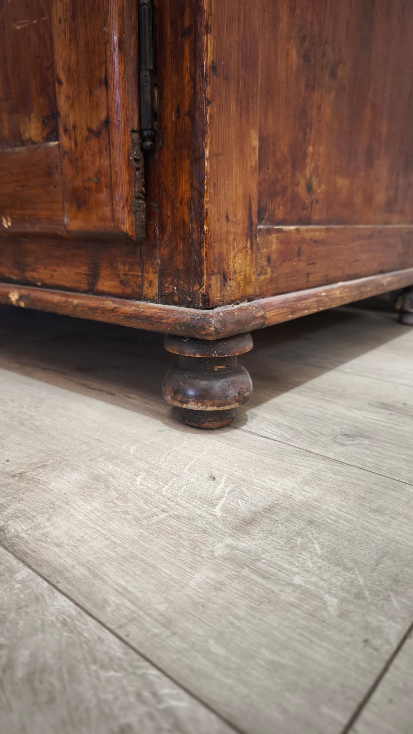 91726 Credenza madia in legno massello due sportelli