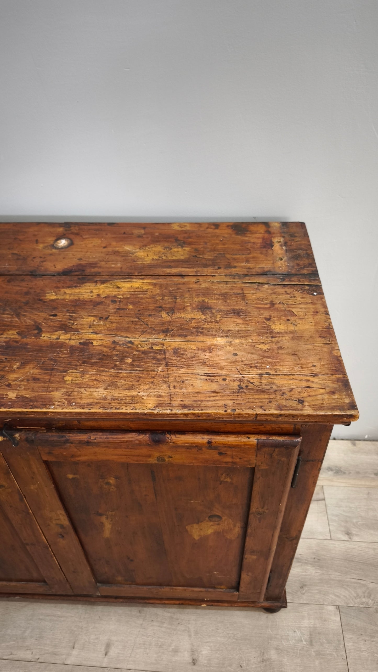 91726 Credenza madia in legno massello due sportelli