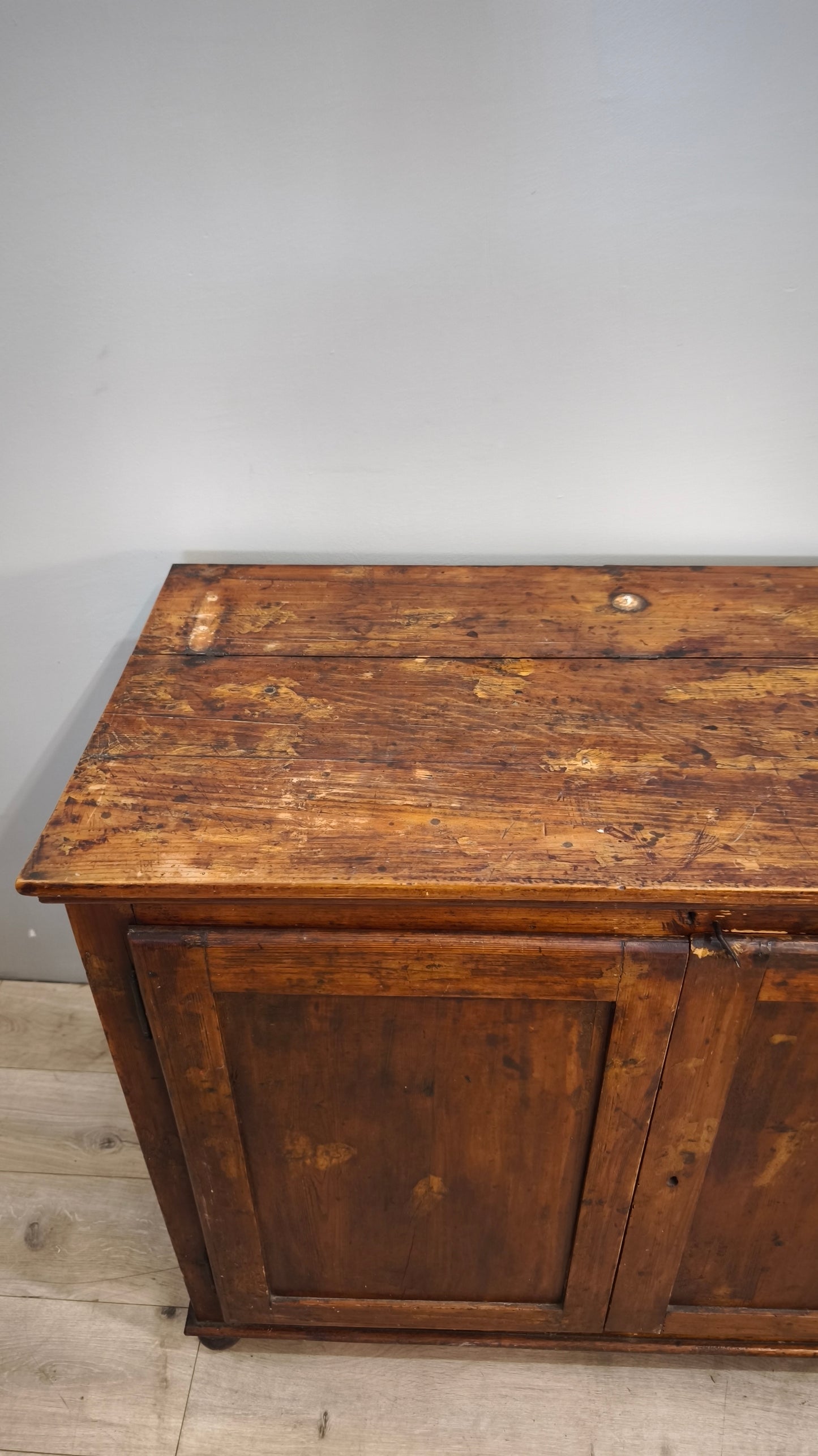 91726 Credenza madia in legno massello due sportelli