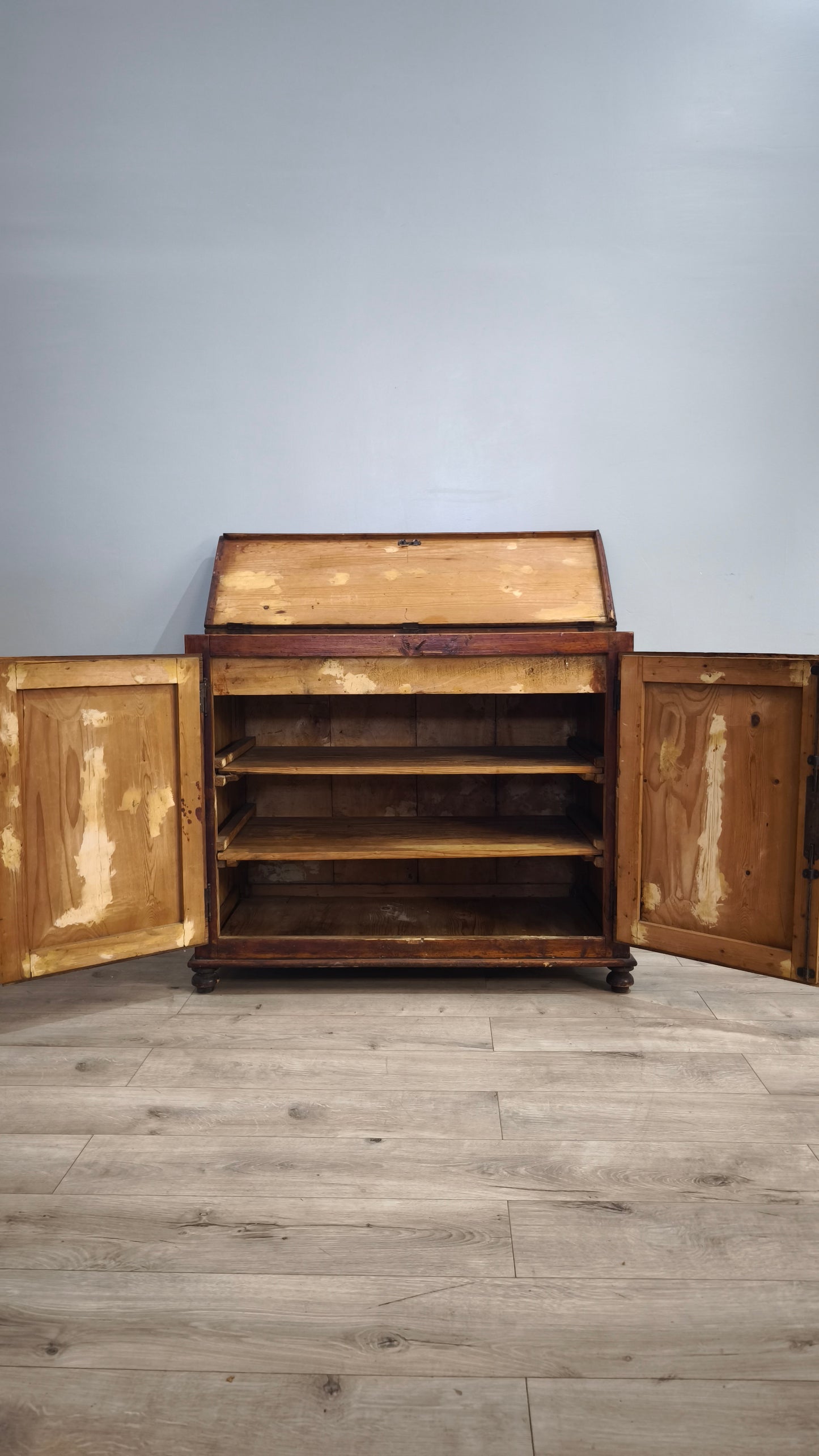 91726 Credenza madia in legno massello due sportelli