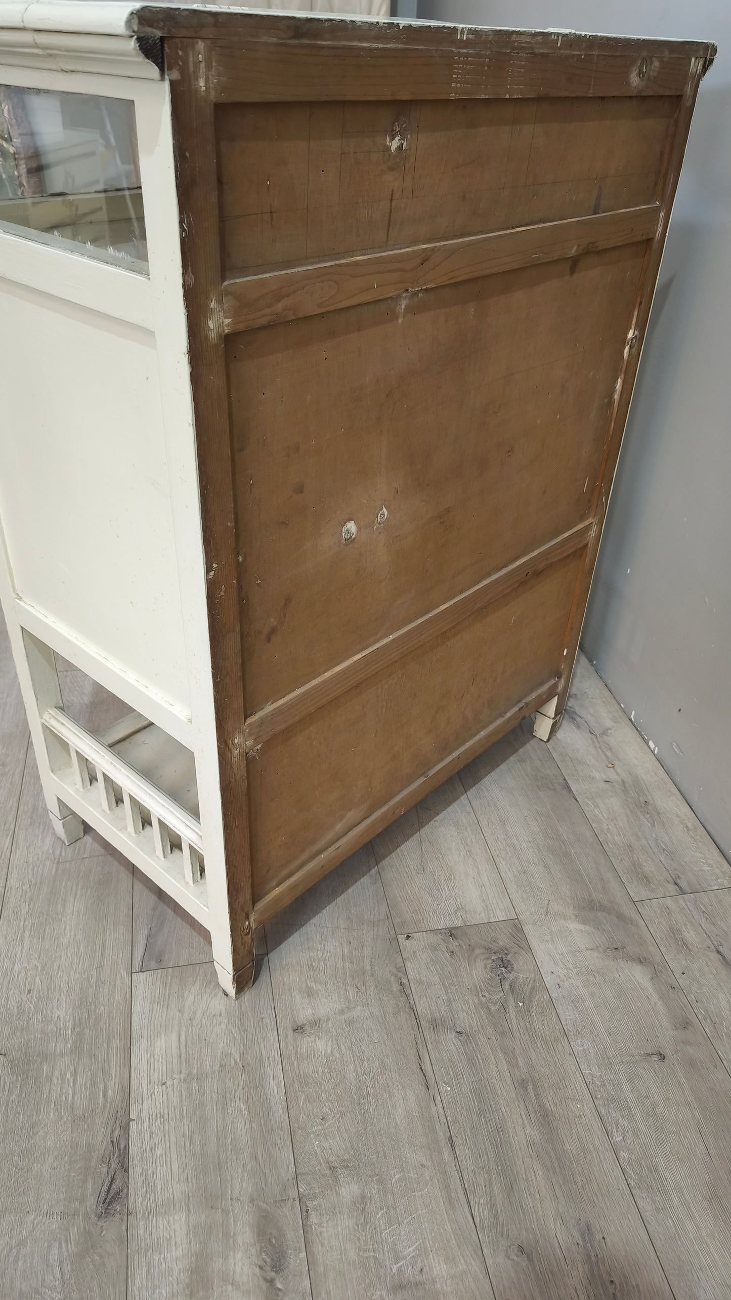 91736 Credenzina due sportelli con piano a ribalta e vetrina
