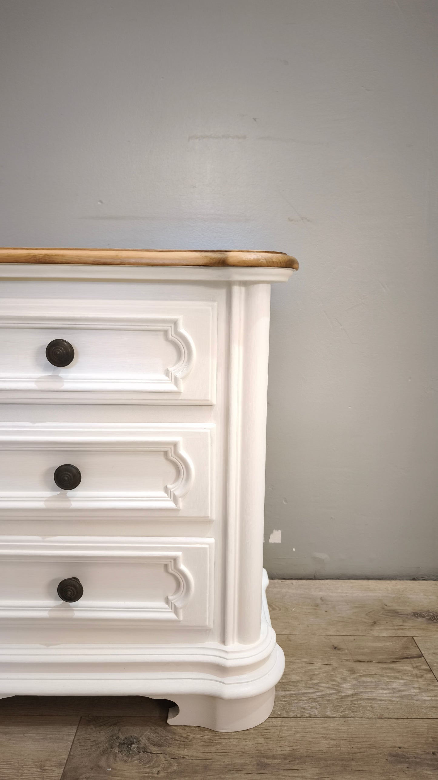 90 Coppia di comodini in legno dipinti bianchi