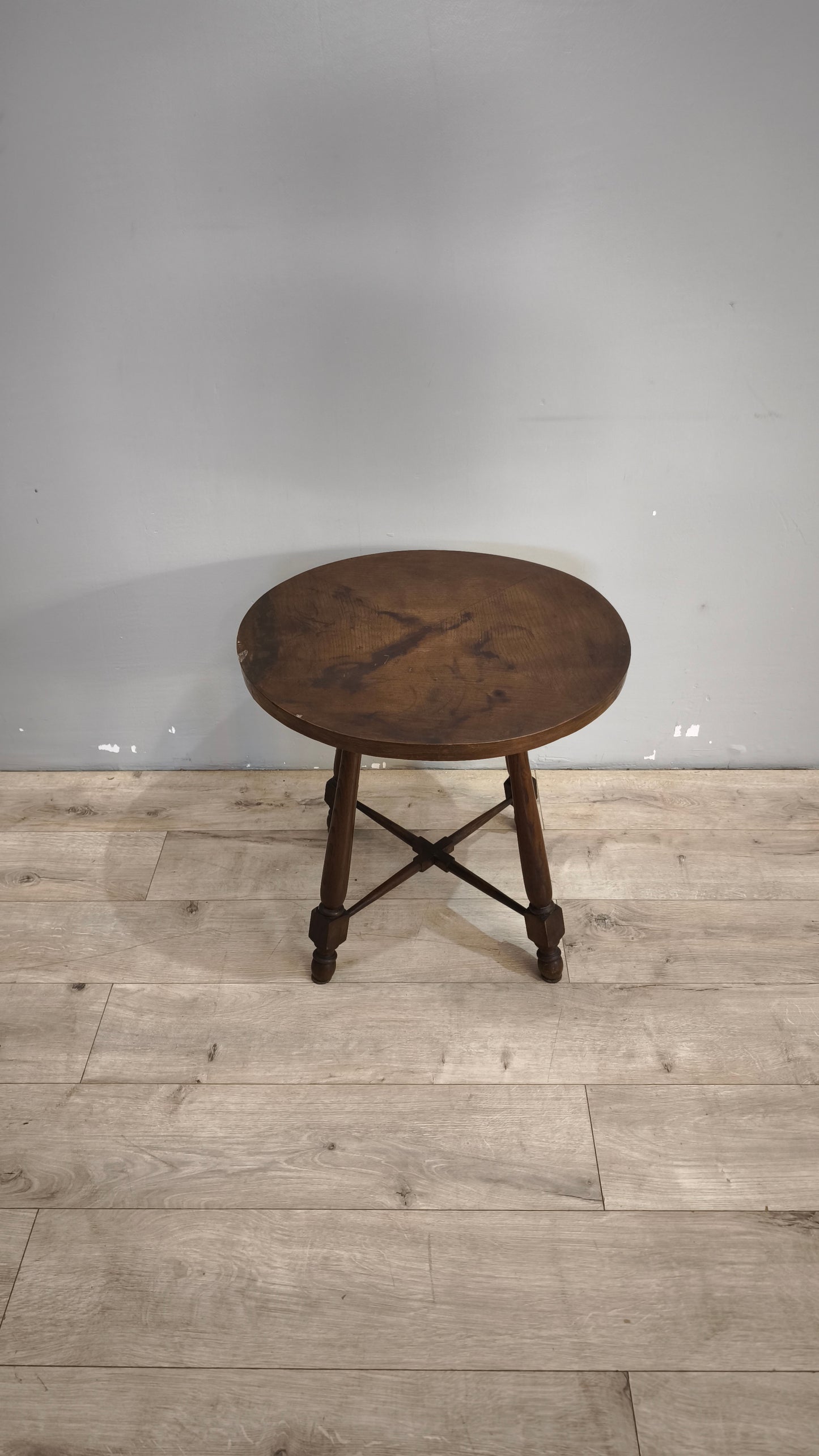95 Tavolino da salotto in legno con piano rotondo