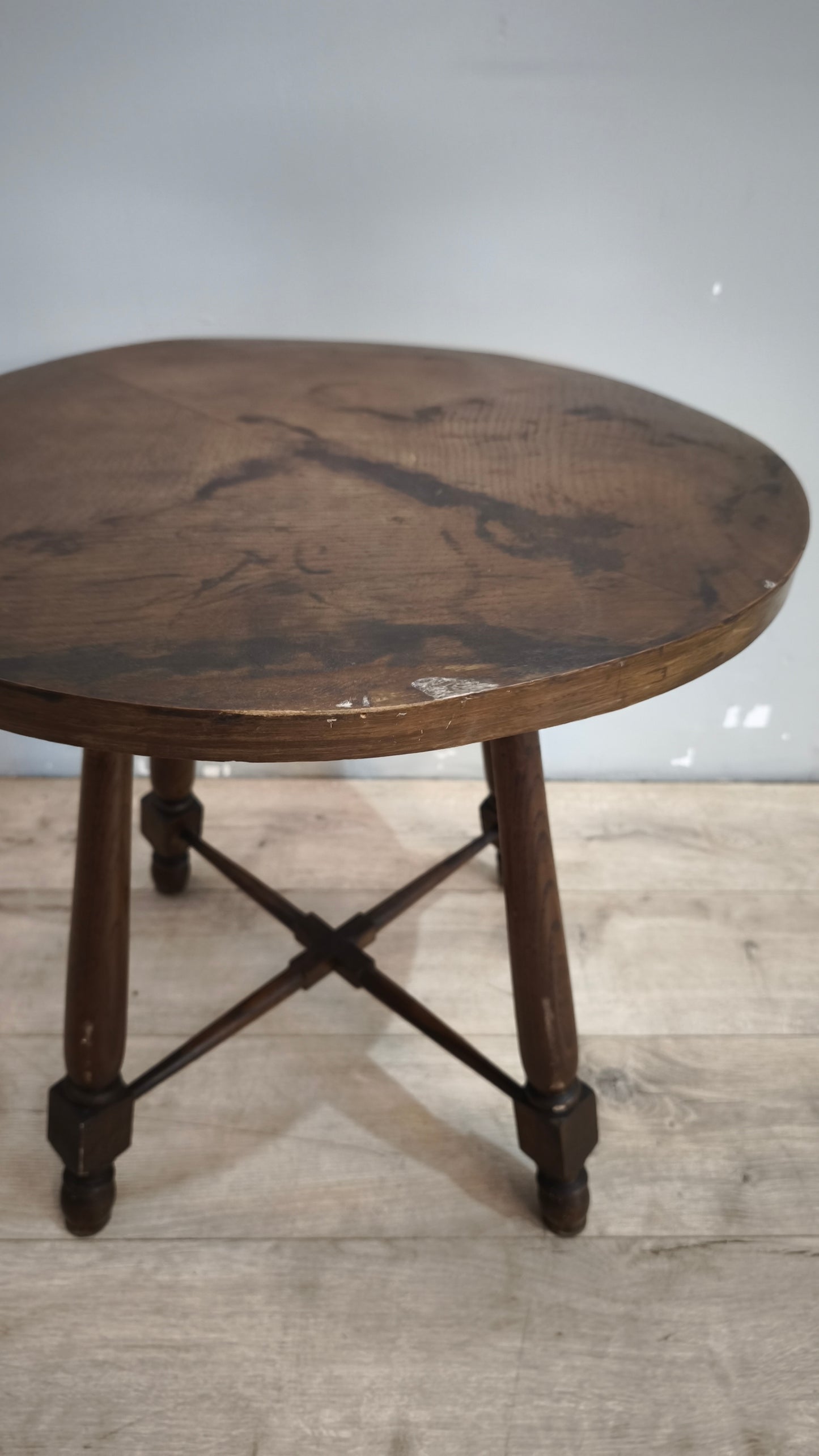 95 Tavolino da salotto in legno con piano rotondo