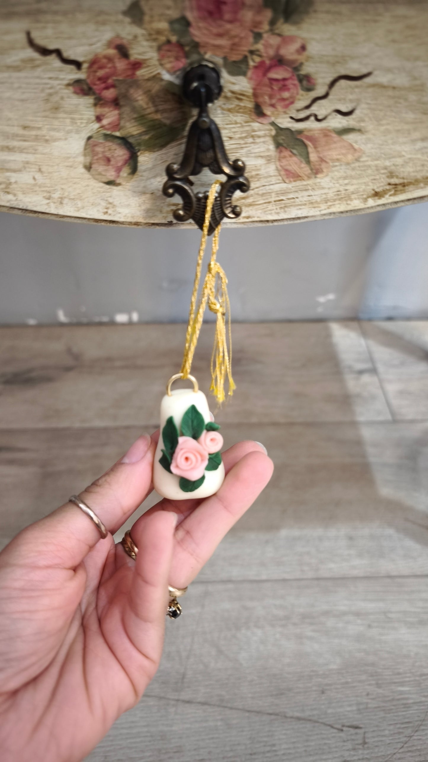 90593 Tavolino da salotto con decorazione decoupage